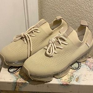 Tan Color. Stylish size 7.5